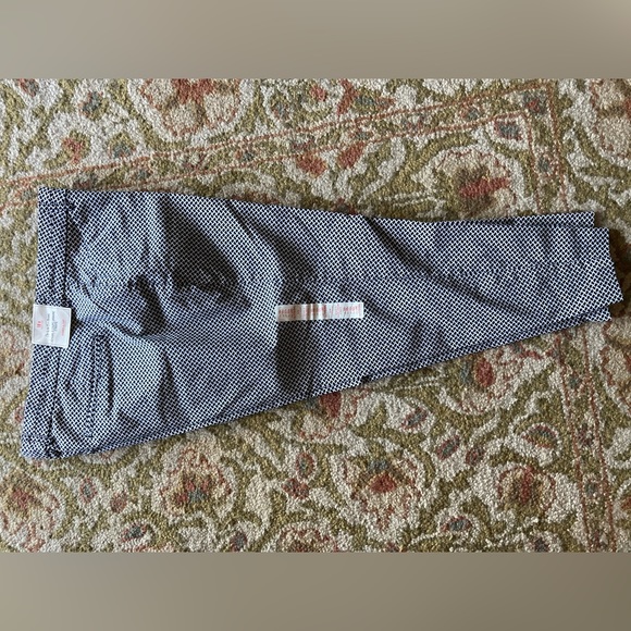 NWT GAP black and white stretchy capri pants - Picture 4 of 5